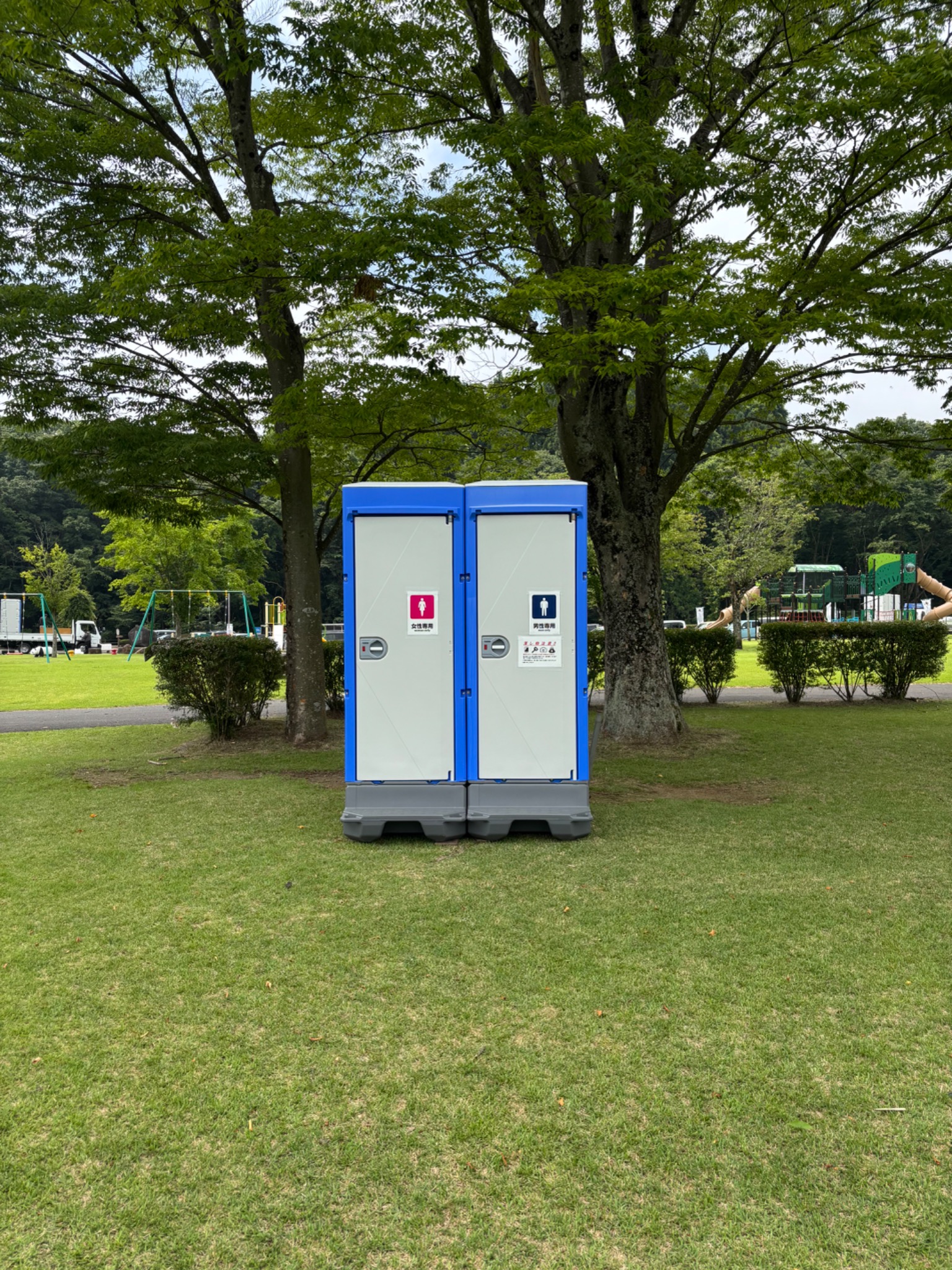 公園に設置された仮設トイレ